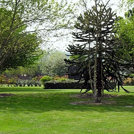 Hotel Amirauté Golf Deauville 3*